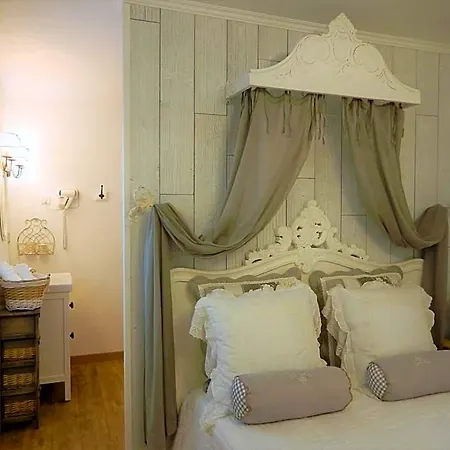 La Cordonnerie De Bed & Breakfast